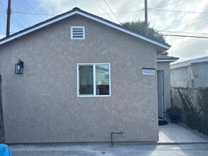 Building Photo - 3948 N Conlon Ave