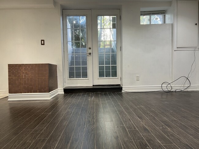 Building Photo - 10 Burgby Av