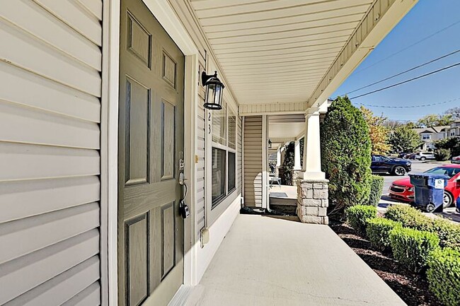 Building Photo - 735 Tulip Grove Rd