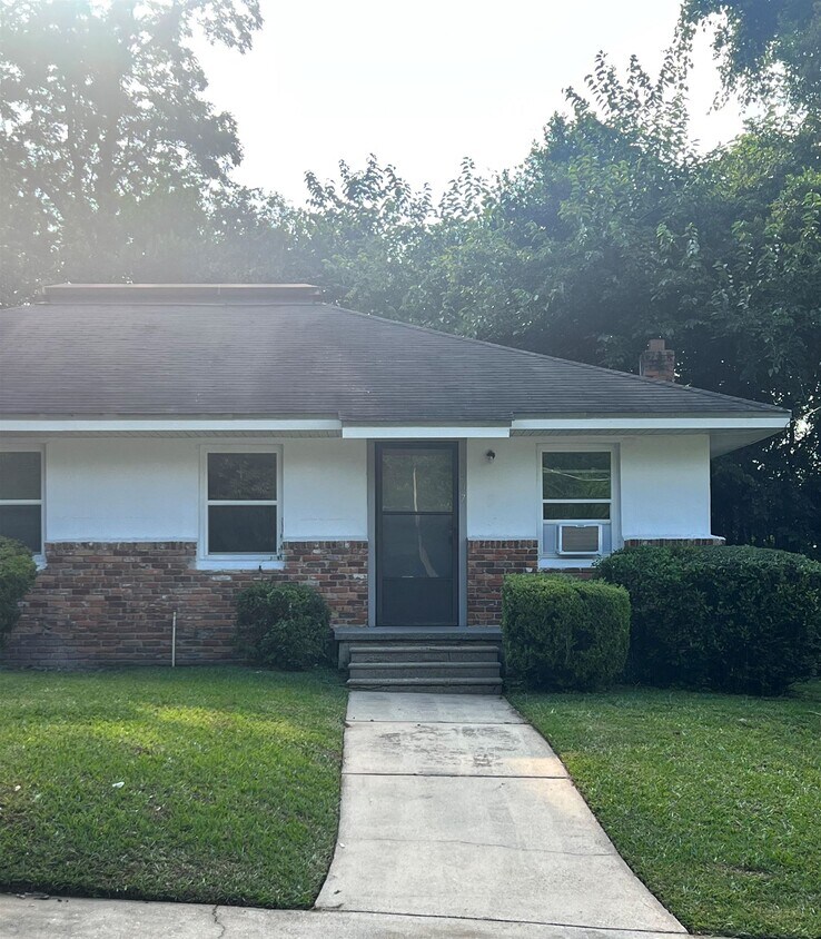 Primary Photo - 1207 M L King Jr Blvd