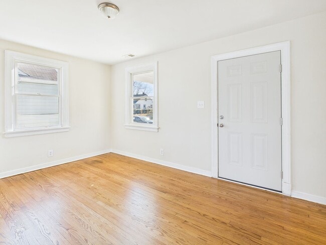 Building Photo - 500 Pelham Dr