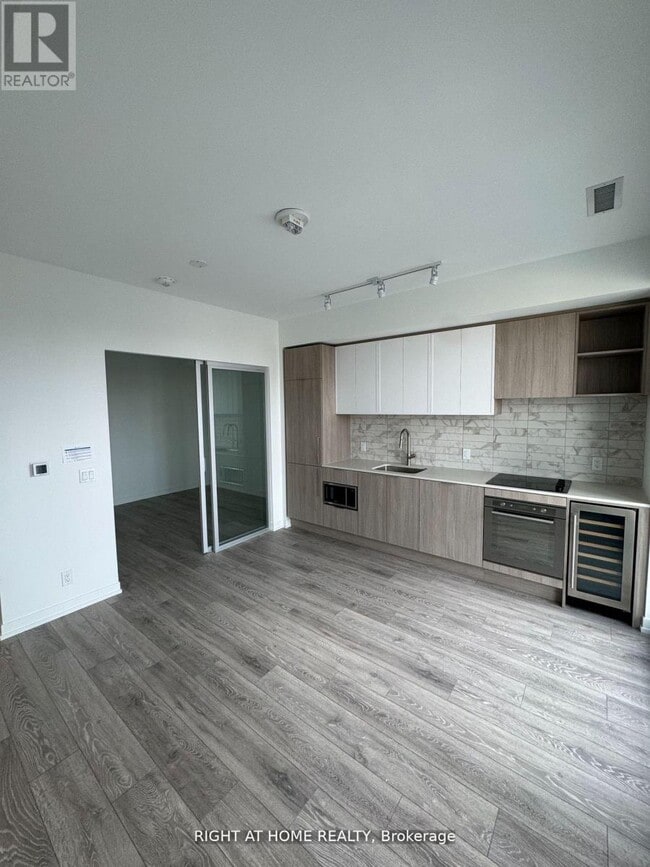 Building Photo - 2020 Bathurst St