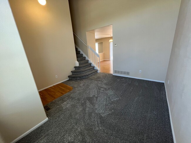 Building Photo - 3 bed/2.5 bath Available now! Milestone RES