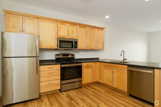 1BR, 1BA - 723SF - Kitchen - Casavant Overlook