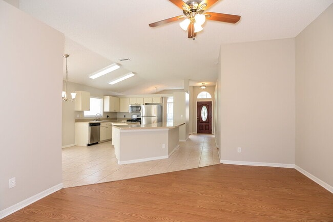Foto del edificio - 1538 Scotch Pine Dr