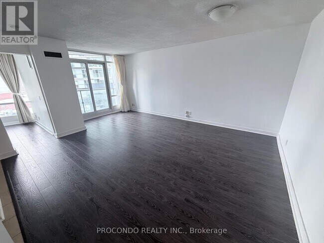 Photo du bâtiment - 373 Front St W