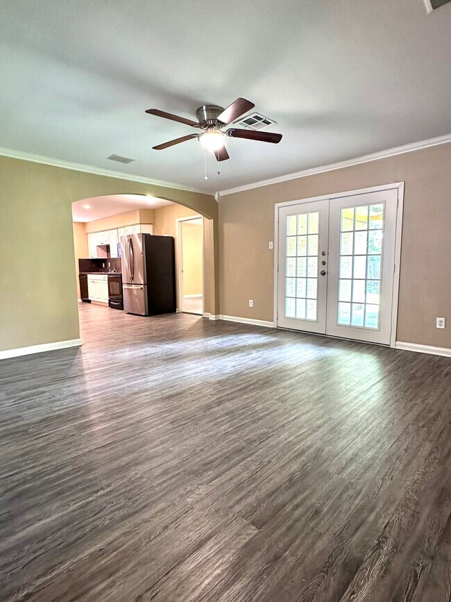 Foto del edificio - 5830 Effingham Dr