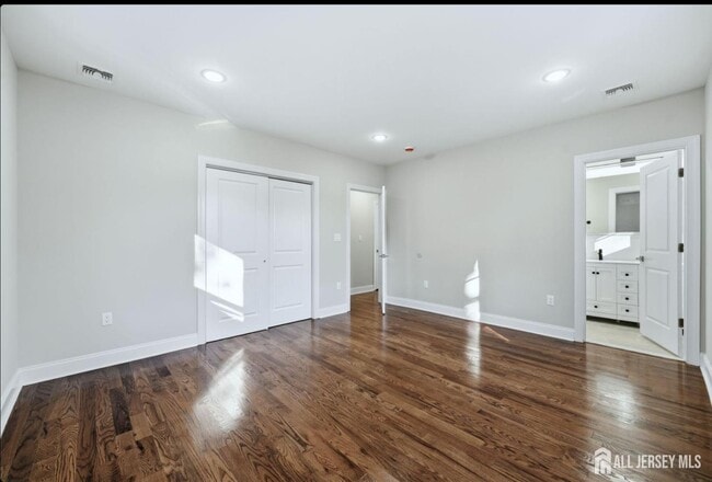 Building Photo - 46-46 Eppirt St