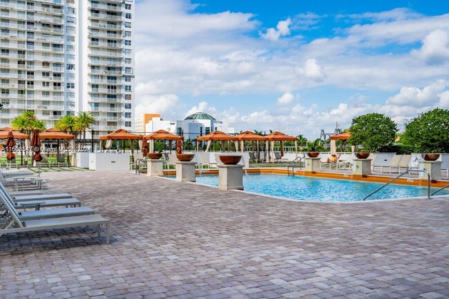Foto del edificio - 2801 NE 183rd St