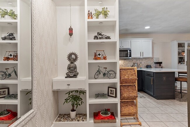 Building Photo - 18 Dale St