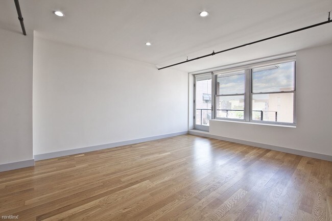 Building Photo - 345 Lorimer St