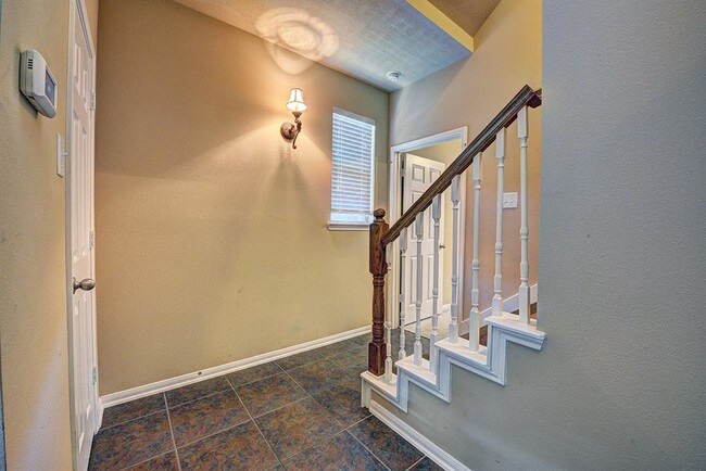 Building Photo - 3304 Home Point Dr