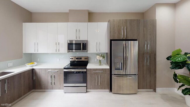 Foto del edificio - 3 br, 3.5 bath Townhome - 618 NE 12th Ave