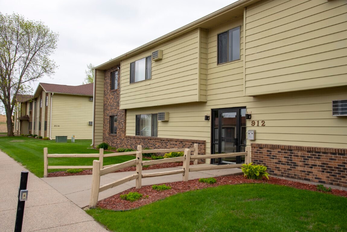 Spruce Place Apartments Fergus Falls, MN