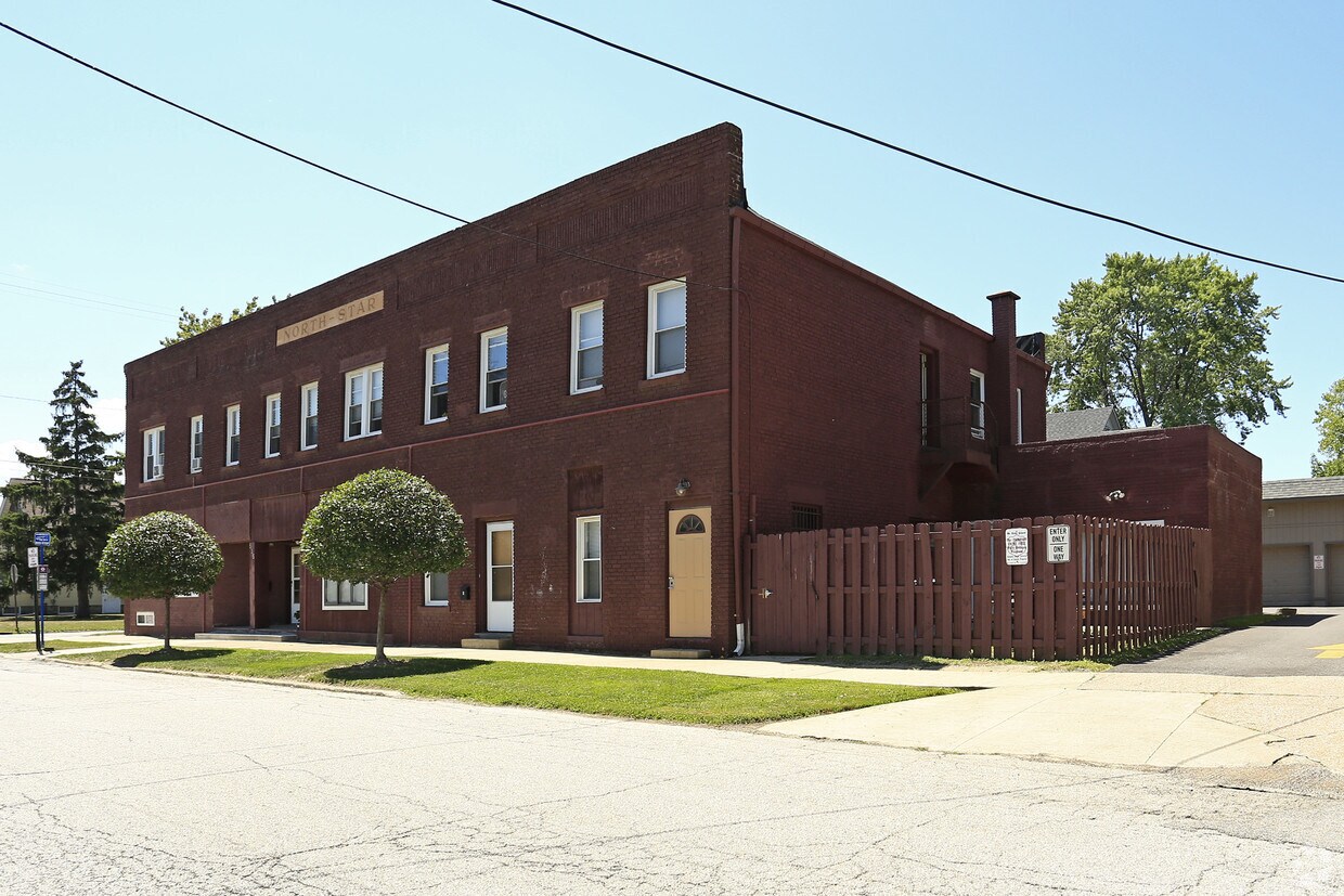 Building Photo - 535 Eagle St