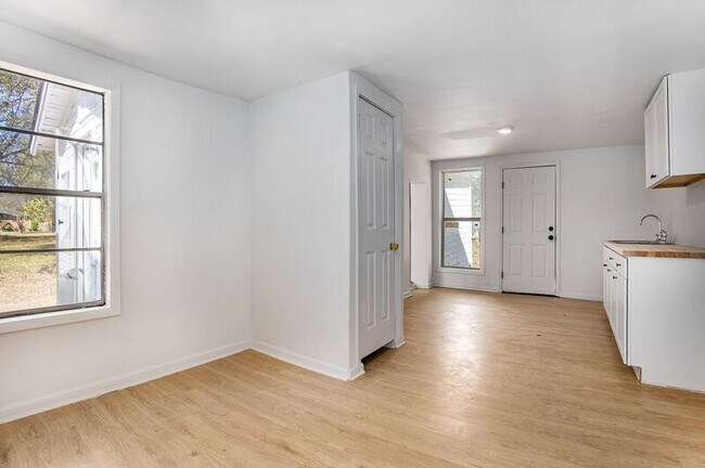 Building Photo - 615 30th St S