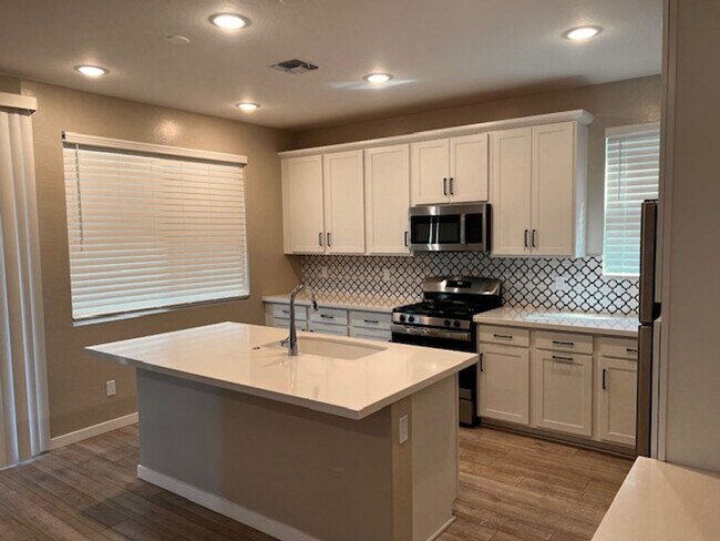 Foto del edificio - Move in Ready Home For Rent in Estrella!