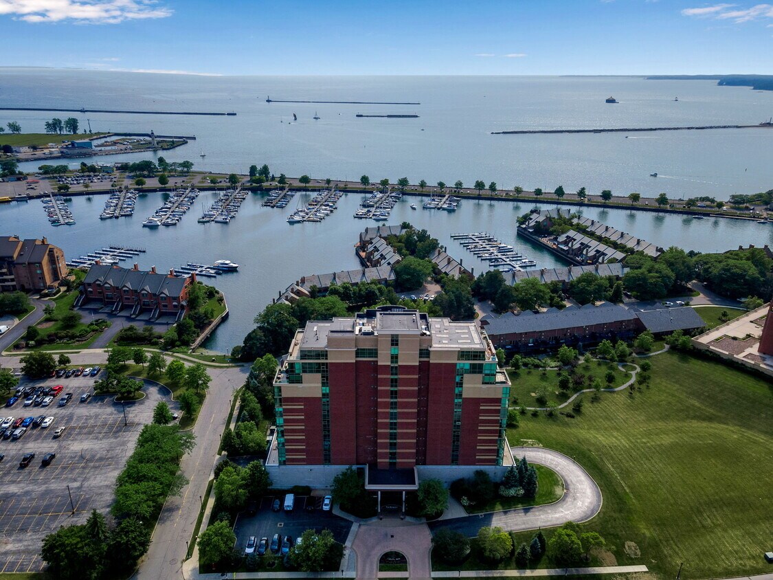 Foto principal - 132 Lakefront Blvd