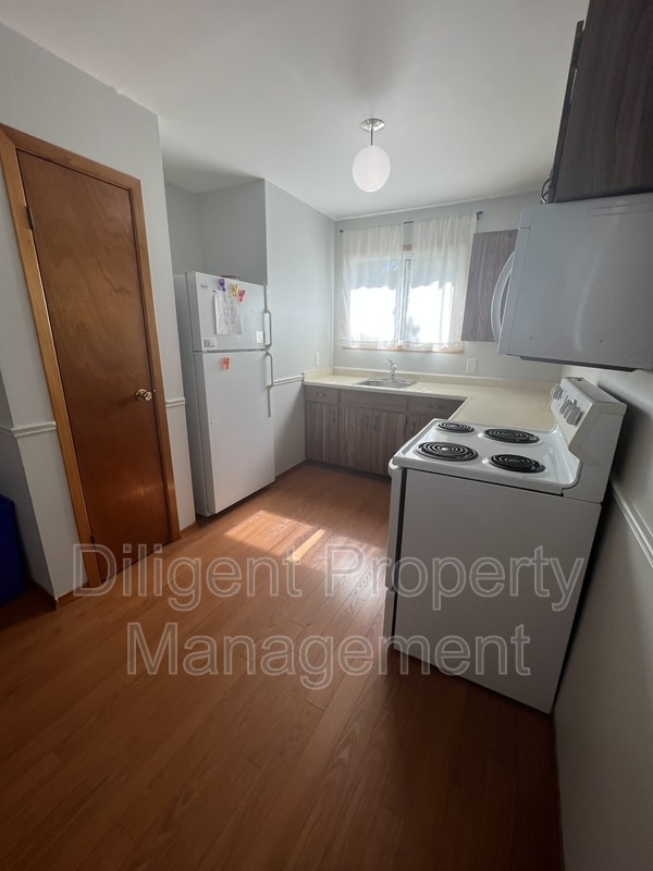 Building Photo - 926 Dainard Dr
