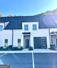 Building Photo - 79 Chateau Dr SE