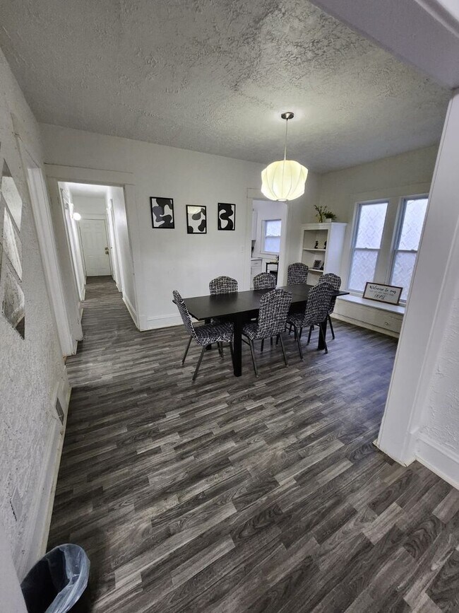 Foto del edificio - 1856 Lampson Rd