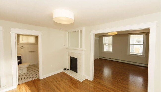 Building Photo - Spacious 4BR Duplex in Cohoes