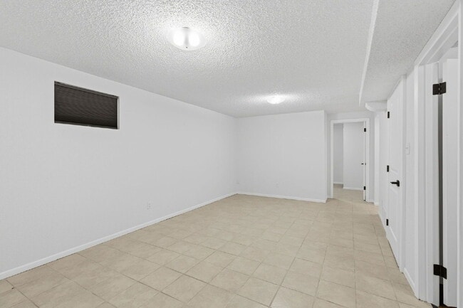 Building Photo - 930 Bowser Dr