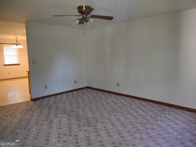 Building Photo - 8457 Pineland Dr