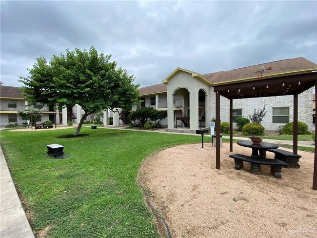Foto del edificio - 2501 Hibiscus Ave