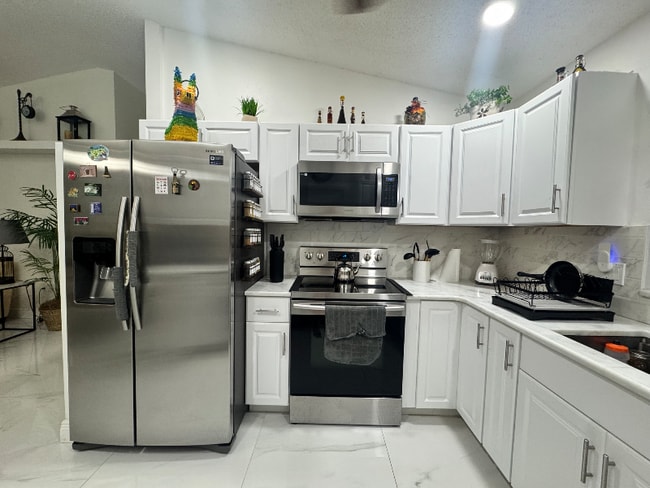 Building Photo - 949 Cinnamon Ct