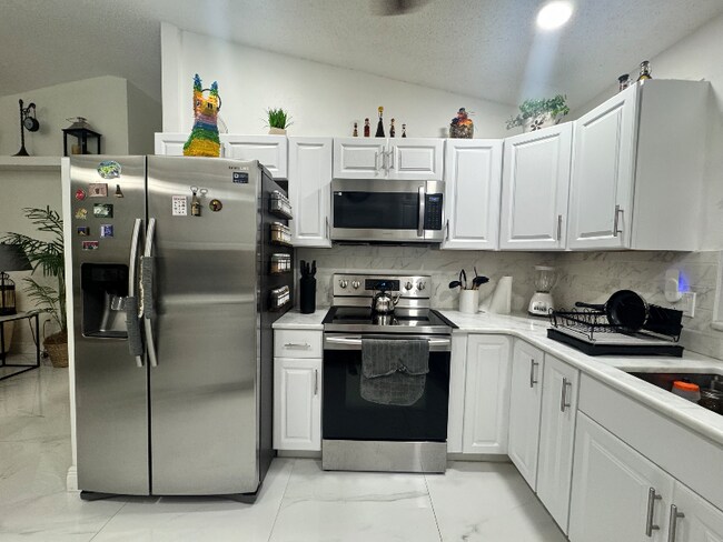 Foto del edificio - 949 Cinnamon Ct