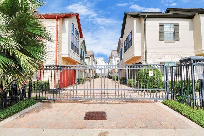 Photo - 2941 Clinton Dr House