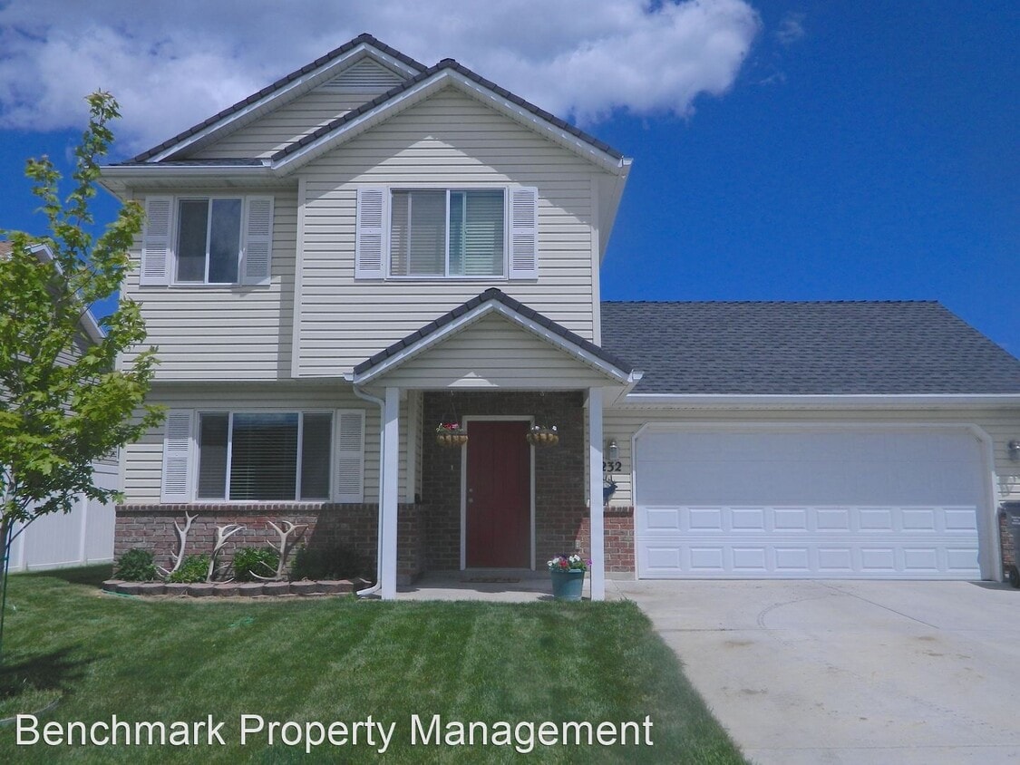 3 br, 2.5 bath House 1232 Cornerstone Drive House Rental in Idaho