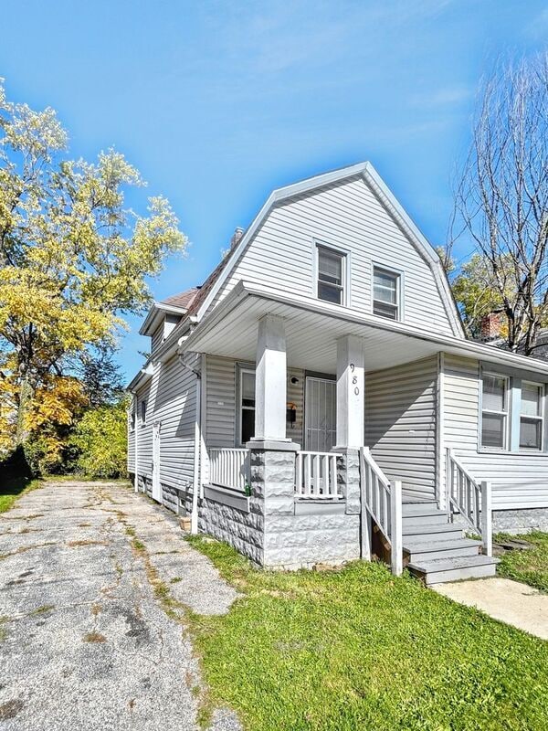 Building Photo - 9809 Raymond Ave