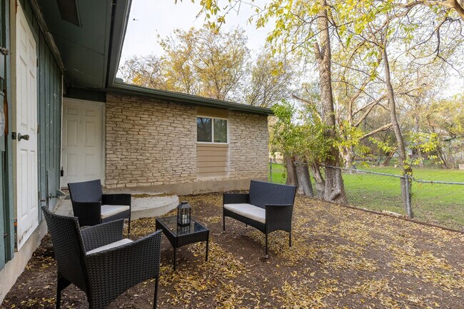 Foto del edificio - 3210 Northeast Dr