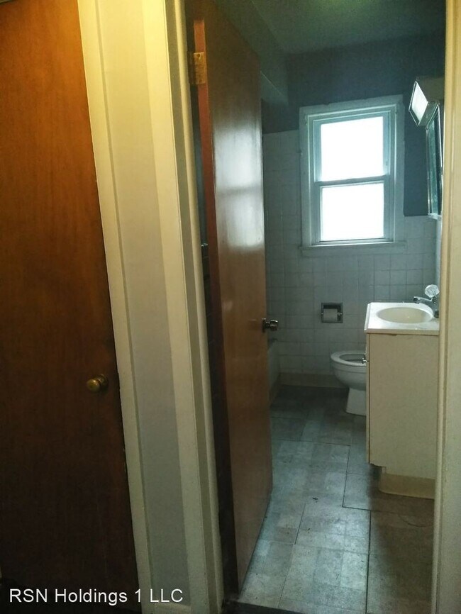 Building Photo - 3 br, 1 bath House - 4310 E 163Rd St