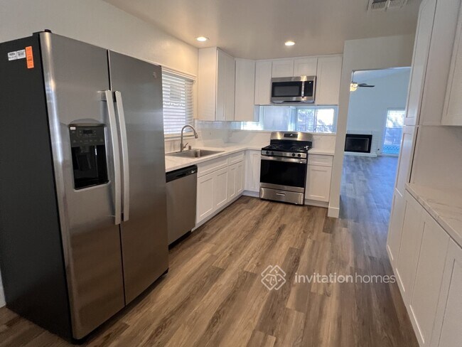 Foto del edificio - 3140 Blossom Glen Dr