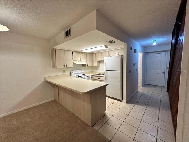 Foto del edificio - 69 Village Dr