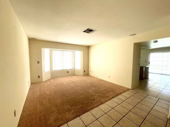 Foto del edificio - Beautiful 3-Bed Home Near Parks & Schools ...