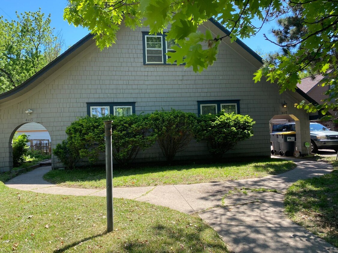 Foto principal - 4117 E Lewis St