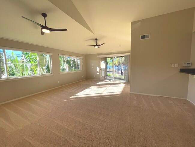 Great room (25x20 with 13 ft vaulted ceiling) - 12 Kai Makani Loop