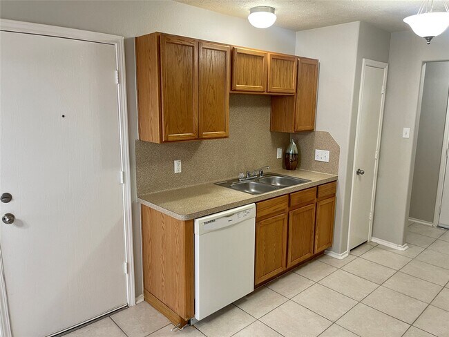 Foto del edificio - 9011 Serena Ln