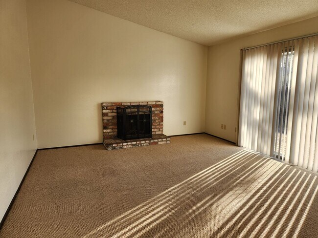 Foto del edificio - 5345 Eagan Ct