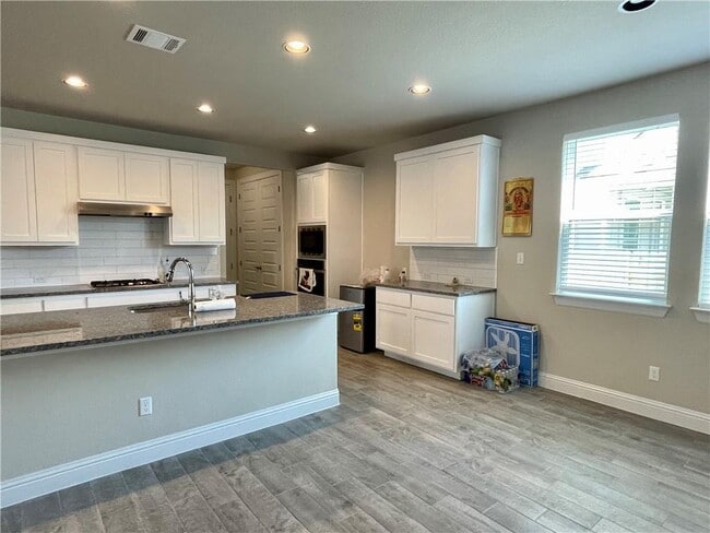 Building Photo - 148 Riverhill Dr