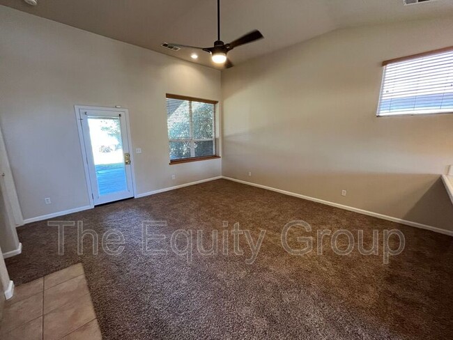 Building Photo - 1422 E Mesa Ct