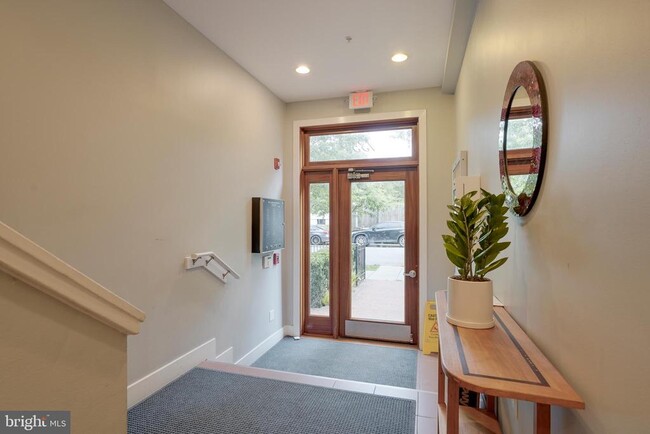 Building Photo - 1352 Longfellow St NW