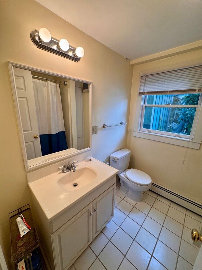 Foto del edificio - Spacious 3-Bedroom| Downtown Newnarket| Available NOW!
