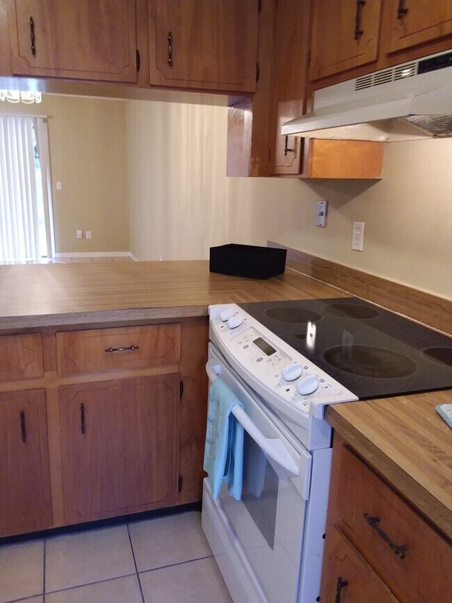 Foto del edificio - 2 bedroom 2 1/2 bath townhome in Arlington