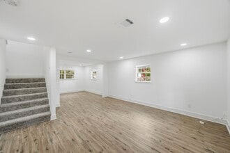 Building Photo - 1501 Maiden Ln