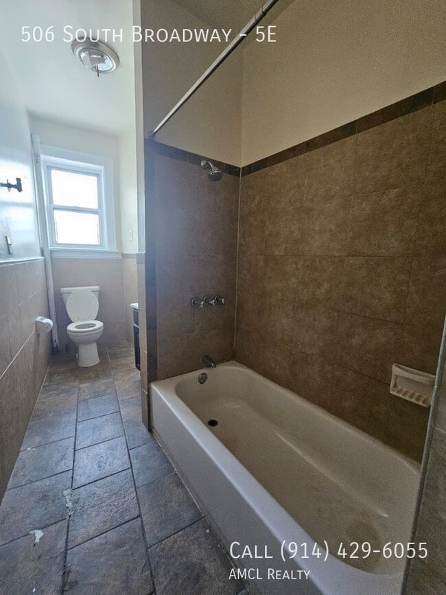 Foto del edificio - 506 S Broadway